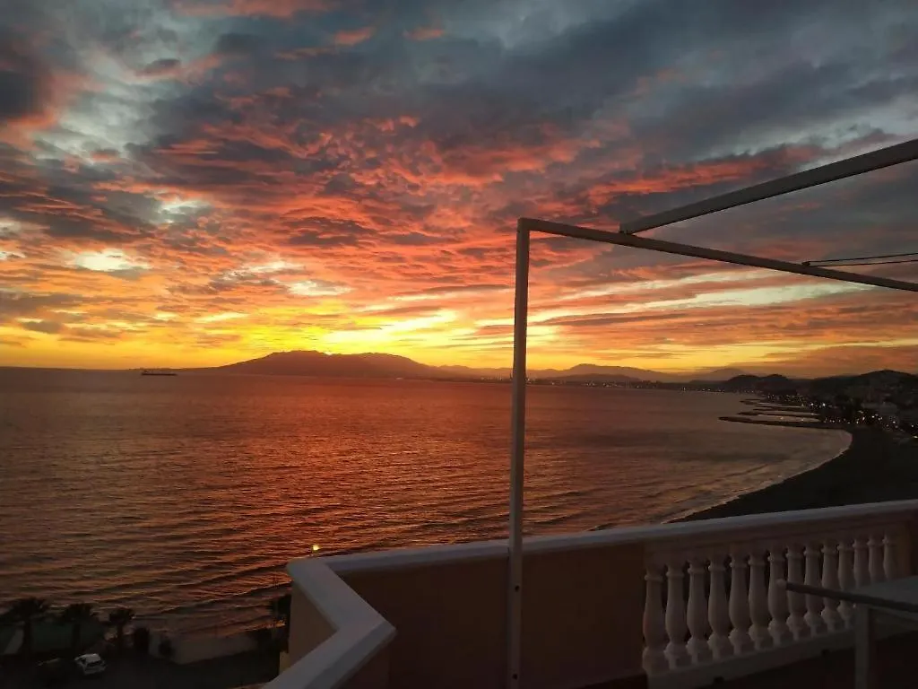 Magnificent Holiday 5 Bedroom Villa In Beach Front Málaga
