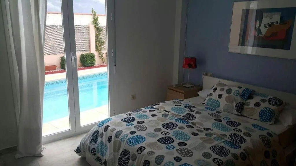 Magnificent Holiday 5 Bedroom Villa In Beach Front Málaga