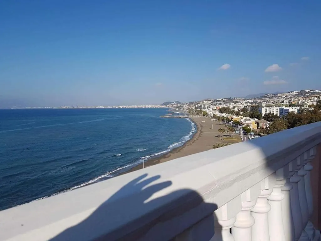 Magnificent Holiday 5 Bedroom Villa In Beach Front Málaga