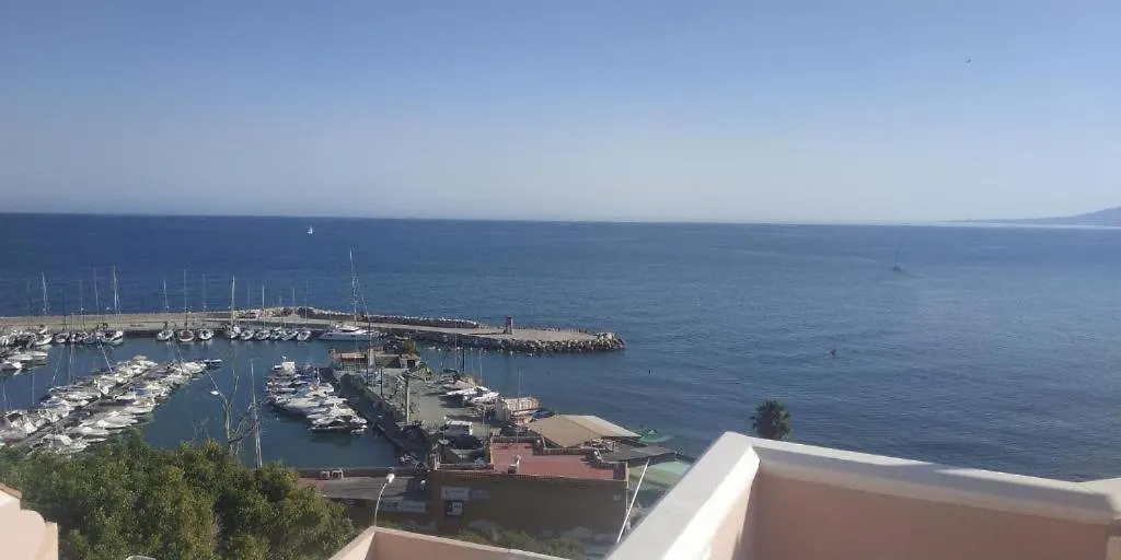 Magnificent Holiday 5 Bedroom Villa In Beach Front Málaga