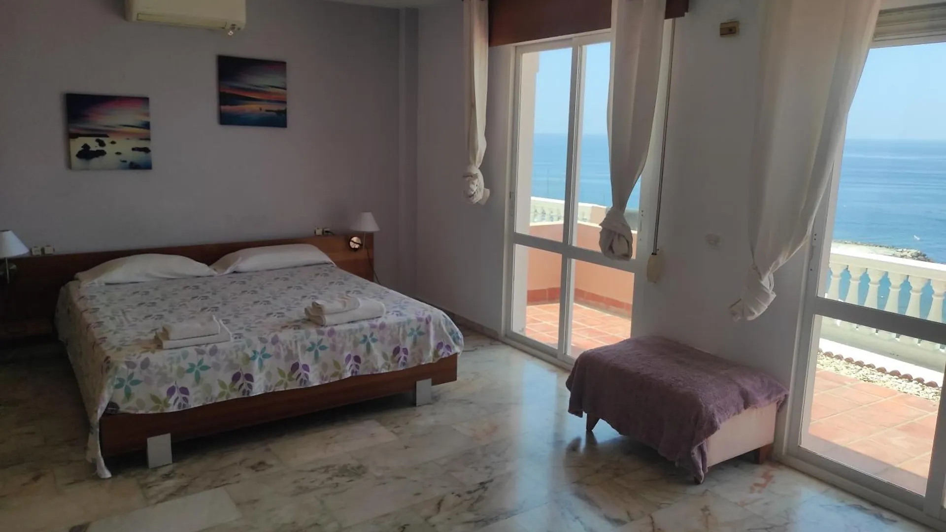 Magnificent Holiday 5 Bedroom Villa In Beach Front Málaga