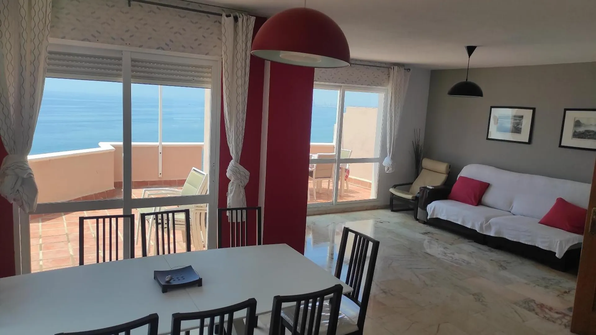 Magnificent Holiday 5 Bedroom Villa In Beach Front Málaga