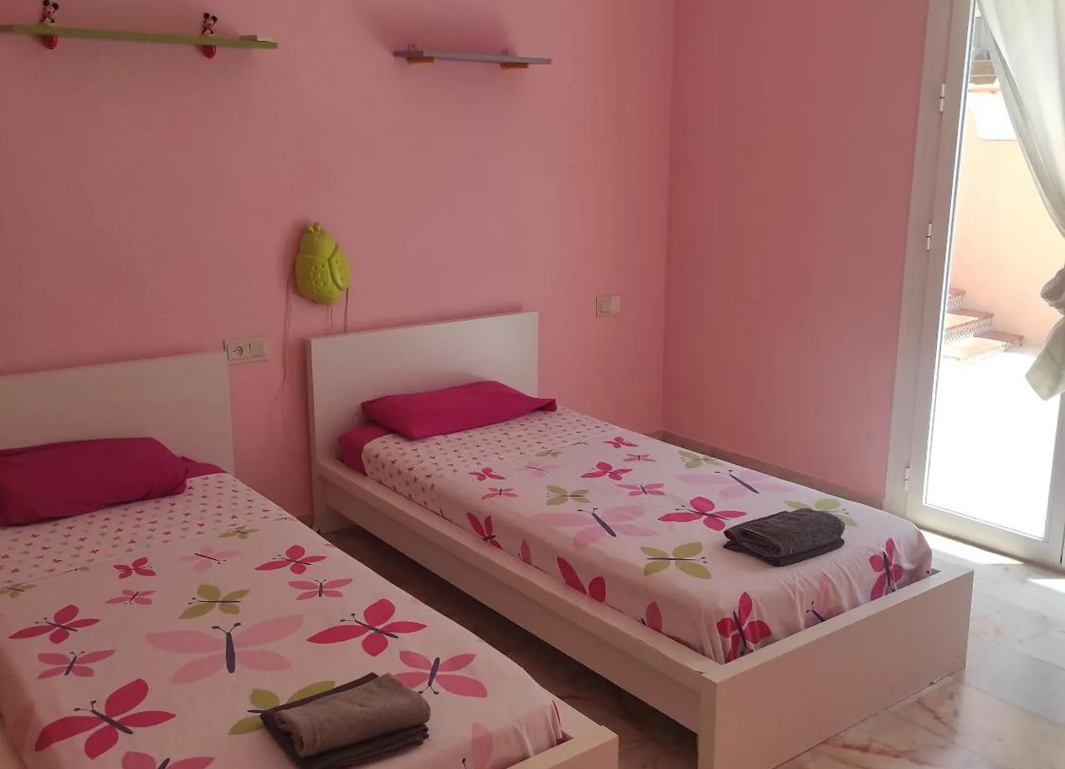 Magnificent Holiday 5 Bedroom Villa In Beach Front Málaga 0*,  Spanien