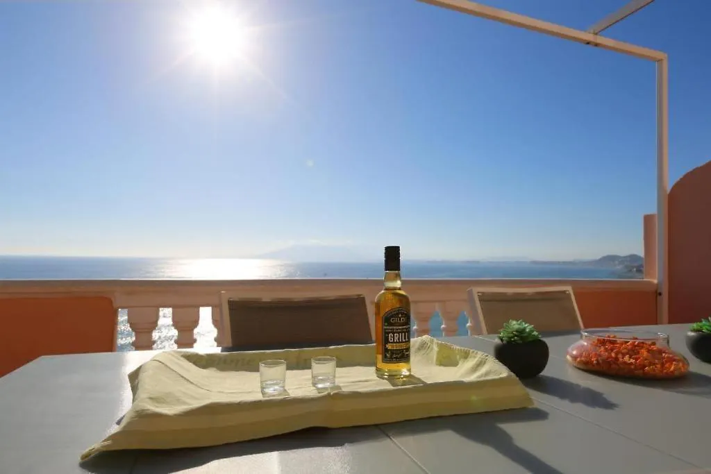 Magnificent Holiday 5 Bedroom Villa In Beach Front Málaga