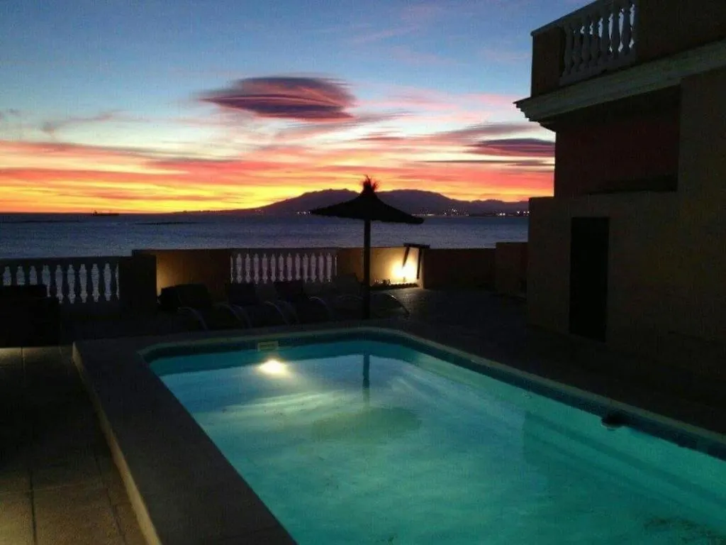 Magnificent Holiday 5 Bedroom Villa In Beach Front مالقة